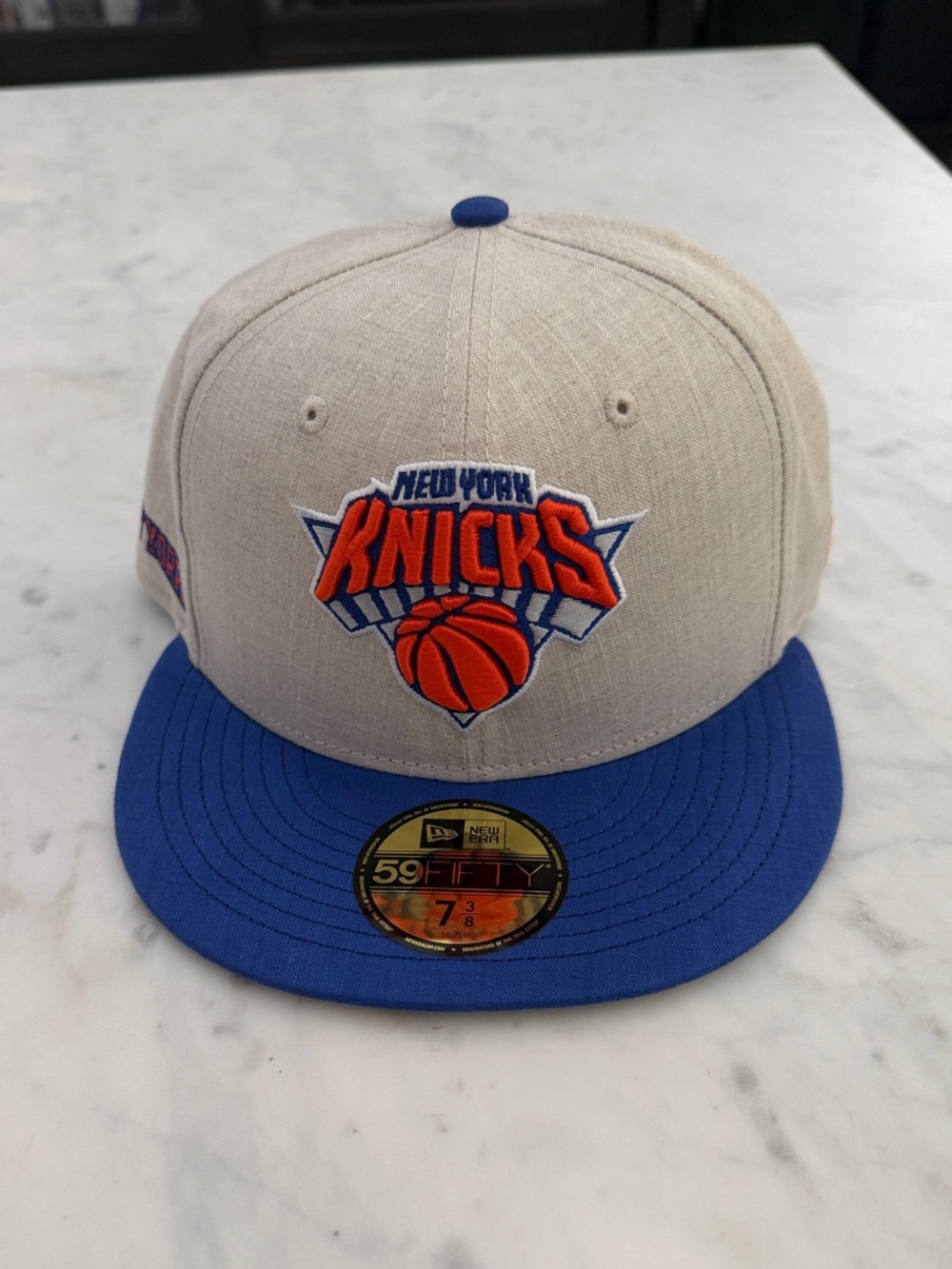 New Era Beige Crown Blue Brim New York Knicks Fitted Hat 7 3/8